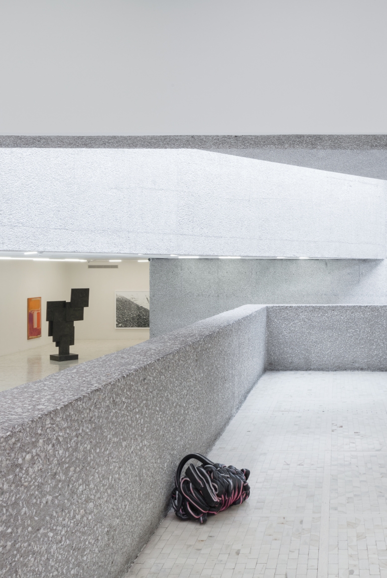 Nina Canell, Installation view: Ayrton, Museo Tamayo, Mexico City, 2017