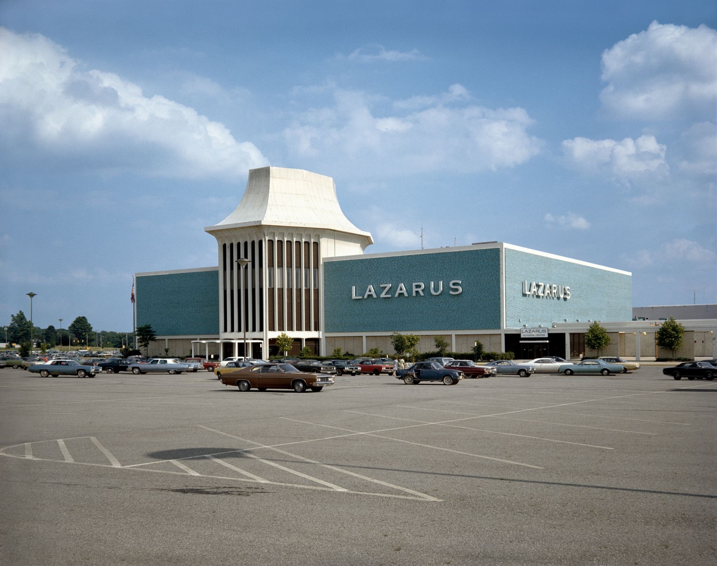 Stephen Shore, Richland Mall, U.S. 30, Mansfield, Ohio, July 5, 1973