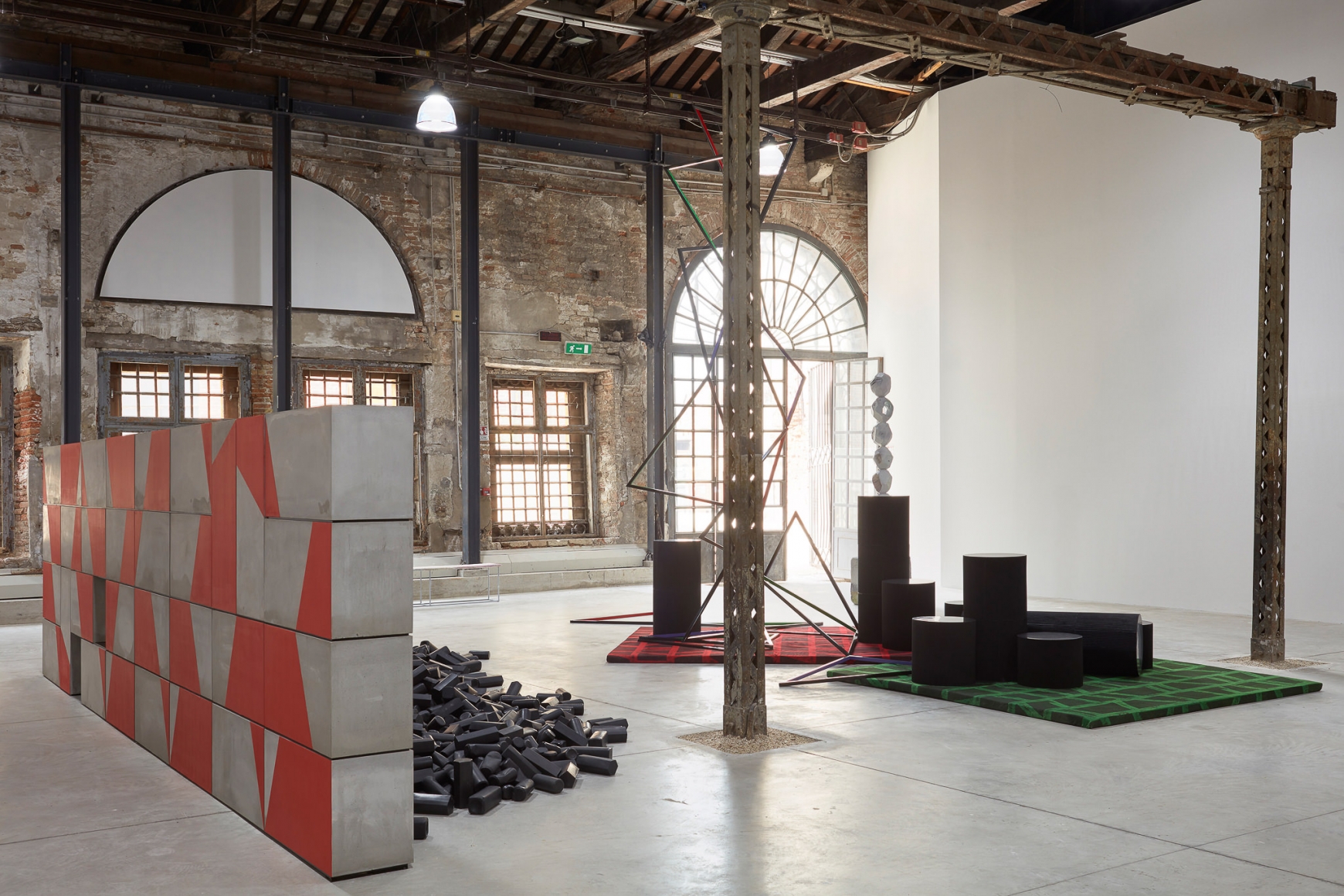 âInstallation view, Eva Rothschild: The Shrinking Universe, Pavilion of Ireland, La Biennale di Venezia 58th International Art Exhibition, 2019. Photo: Robert Glowacki. , © Eva Rothschild, courtesy 303 Gallery, New York, kaufmann reppeto, Milan, The Modern Institute, Glasgow, Galerie Eva Presenhuber, Zurich and Stuart Shave/Modern Art, London.