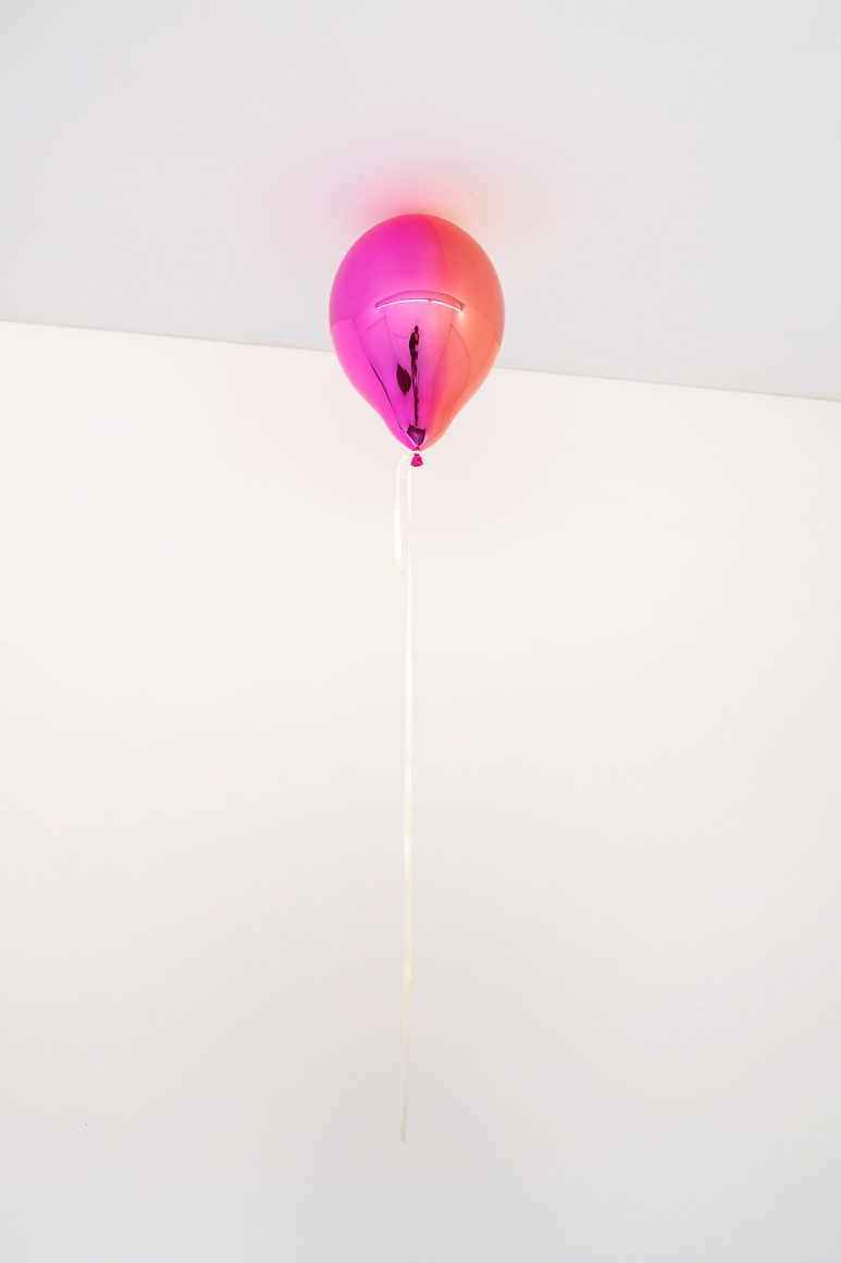 Jeppe Hein, Pink and Light Red Mirror Balloon (vertical), 2019