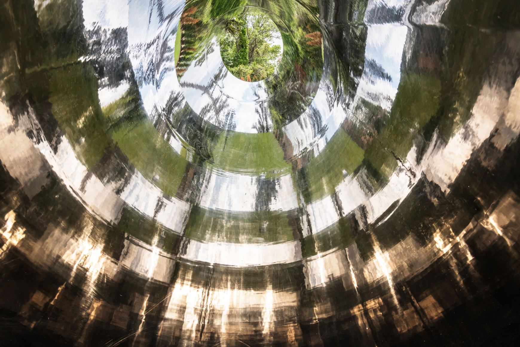 Alicja Kwade, TunnelTeller, 2018