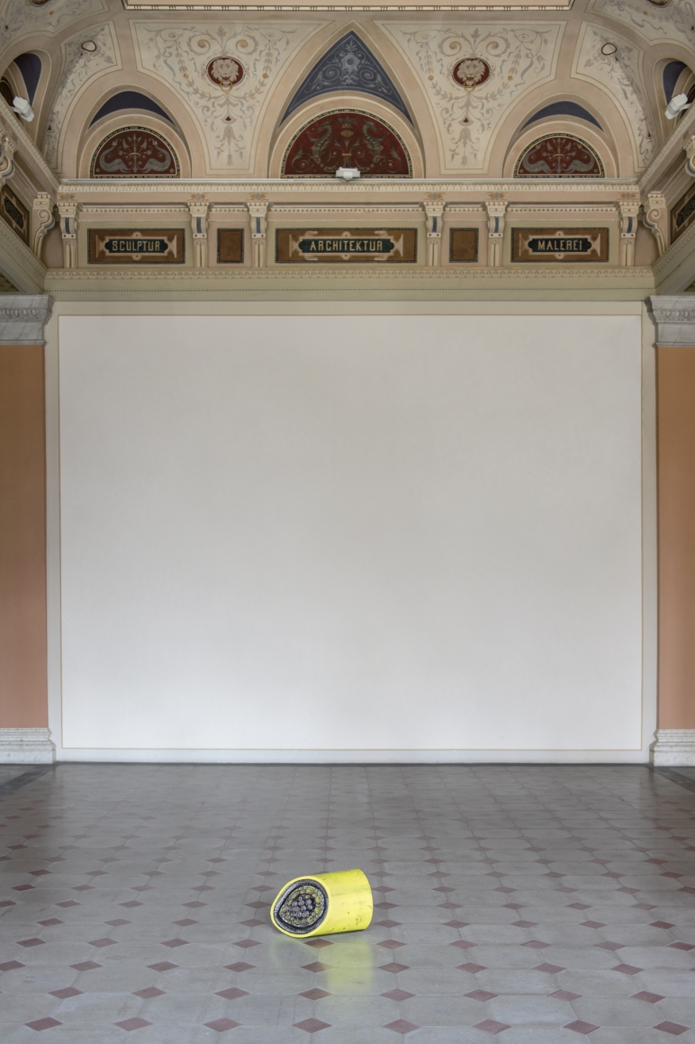Nina Canell, Brief Syllable (Skewed)