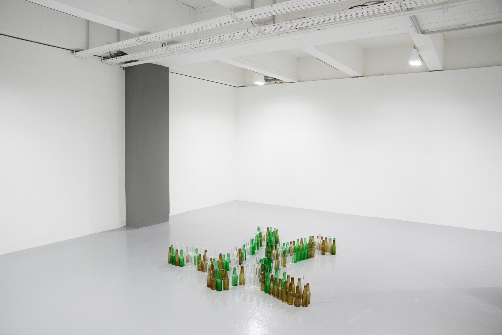 Installation view: Valentin Carron | Gioia e Polvere, in partnership with le Musée des Beaux-arts de Rennes, Galerie Art & Essai, Université Rennes 2, 2018