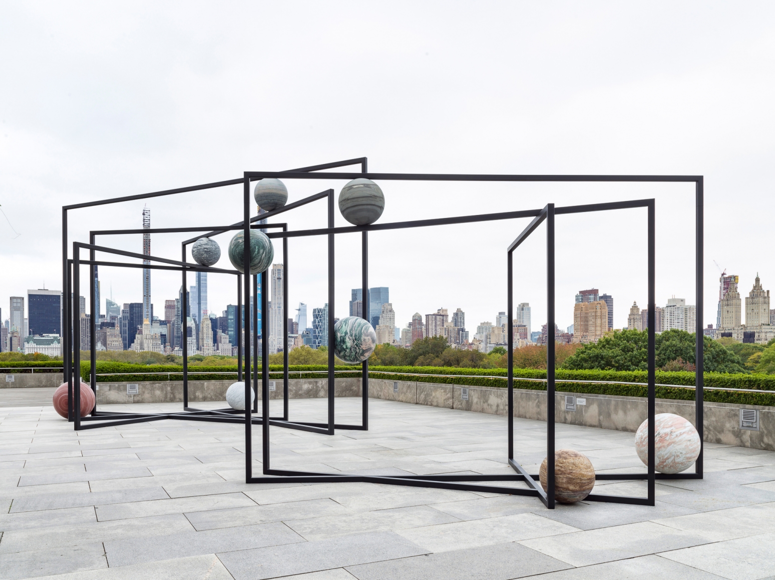 The Roof Garden Commission: Alicja Kwade, ParaPivot. Installation view, The Metropolitan Museum of Art, 2019., © Alicja Kwade, courtesy 303 Gallery, New York; KOÌNIG GALERIE, Berlin/London. Photo: Roman März