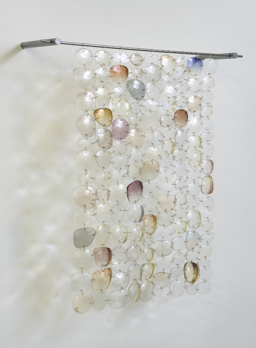 Rosha Yaghmai, Optometer, Curtain 1