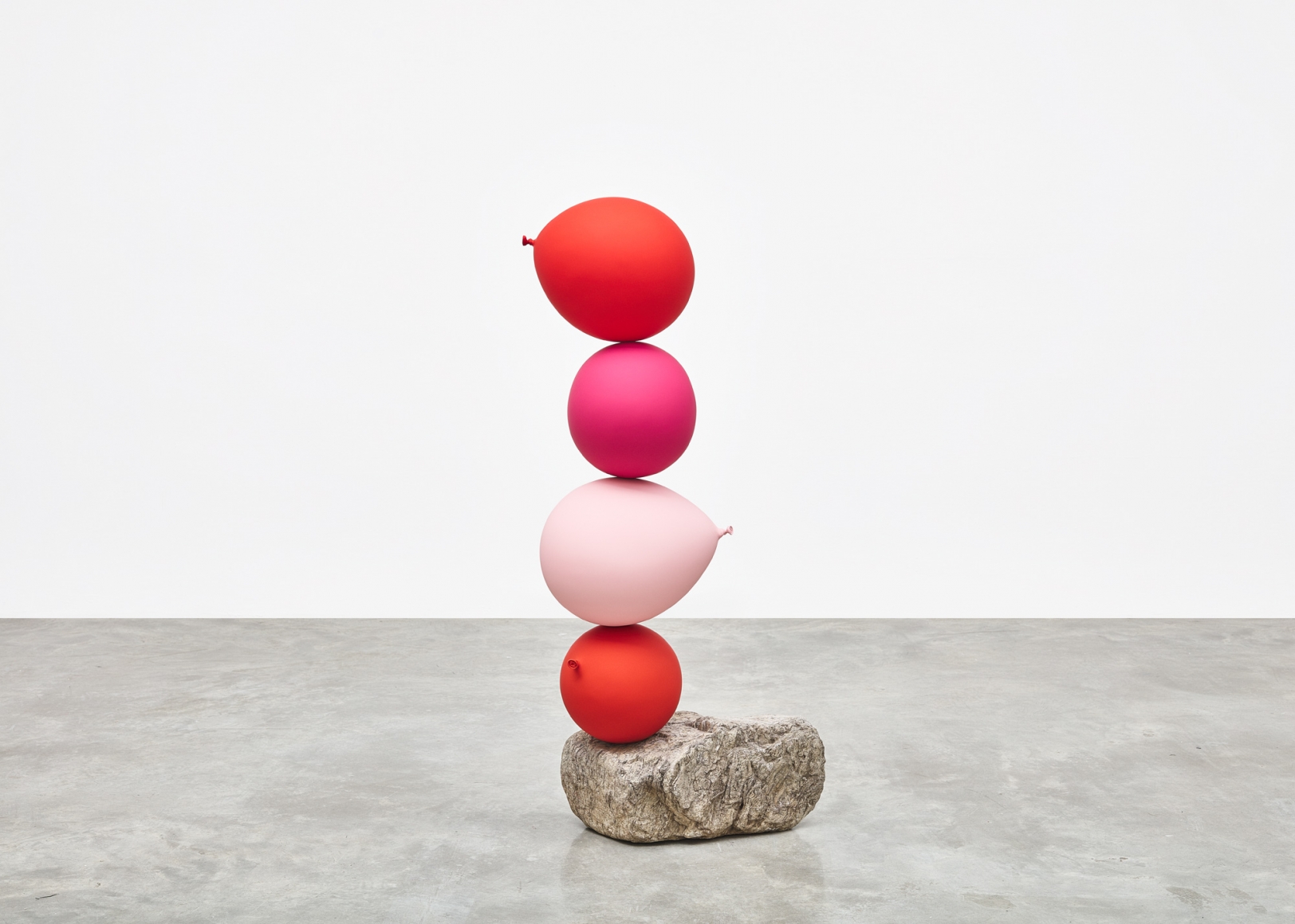 Gimhongsok (b. 1964) Untitled (Short People), Red, Pink, Pink, Red, 2018 Cast bronze, stone 45.28 x 20.67 x 11.81 inches 115 x 52.5 x 30 cm