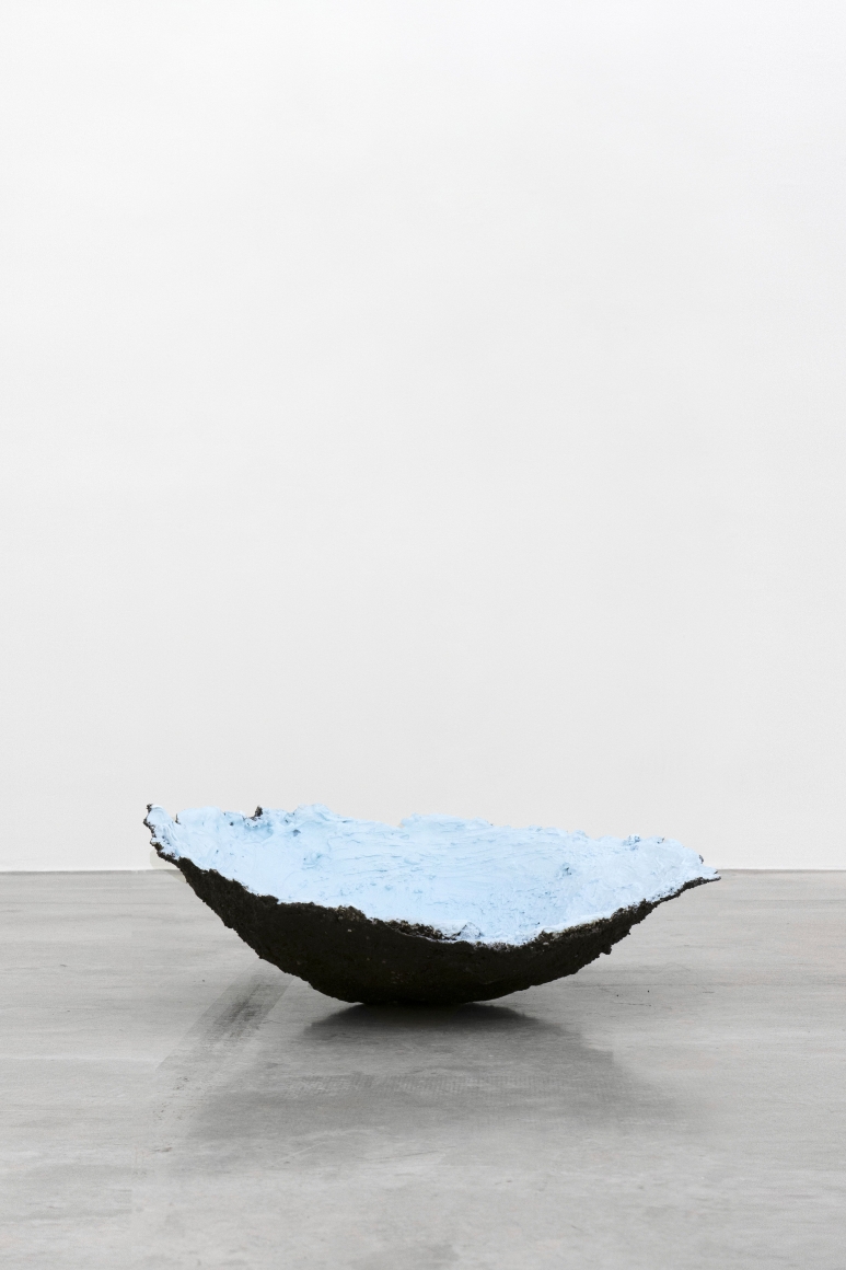 Tania Pérez Córdova (b. 1979) Short Sight Box - Hole E, 2020 Imprint of a hole dug in a field, earth, plant roots, plaster, mesh, enamel paint, South Sea pearl, artificial pearl 31.5 x 26 x 10.5 inches 80 x 66 x 26.7 cm Edition 2/2, 1