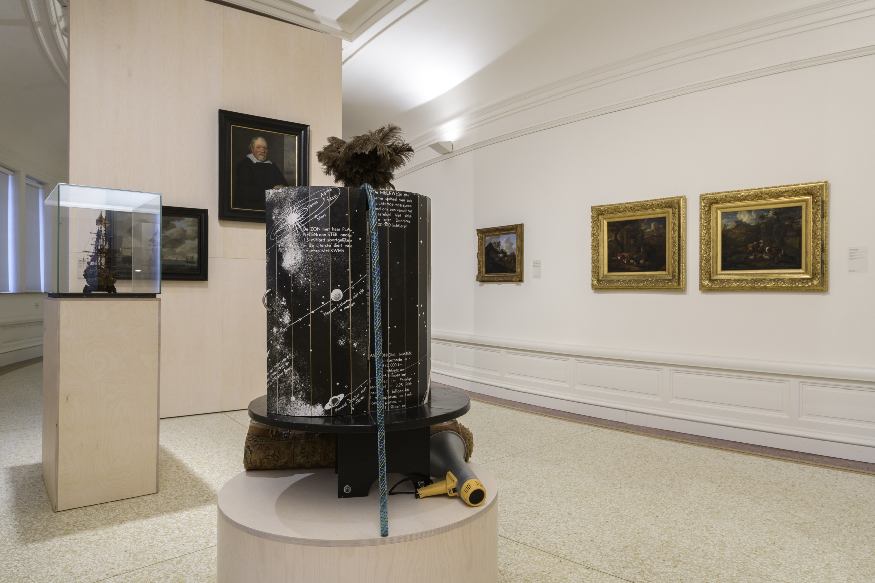 Patrick Van Caeckenbergh: The Pantologue (danke Schön), longterm installation