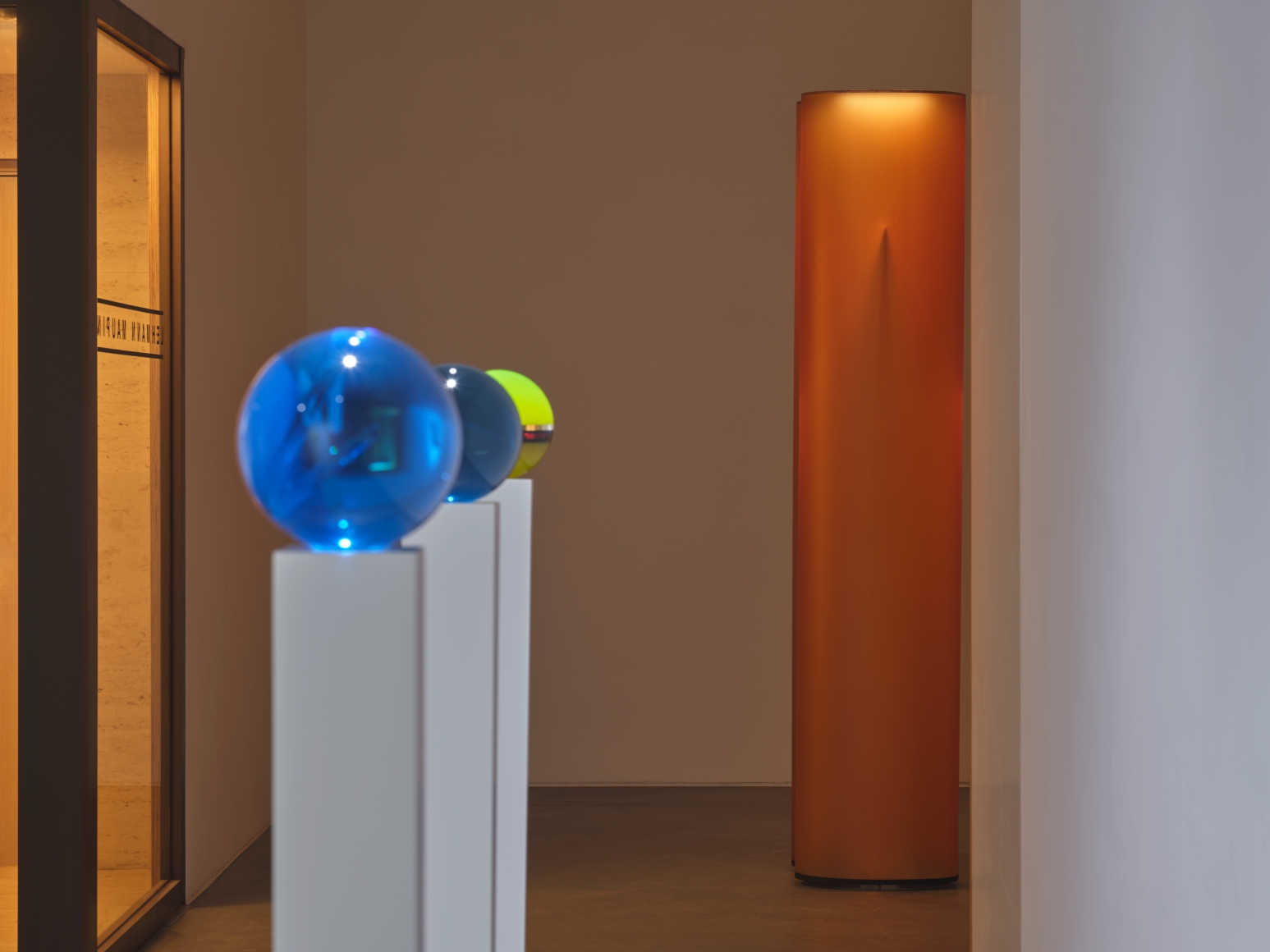 Helen Pashgian, Installation view, Lehmann Maupin, Hong Kong, 2019–2020