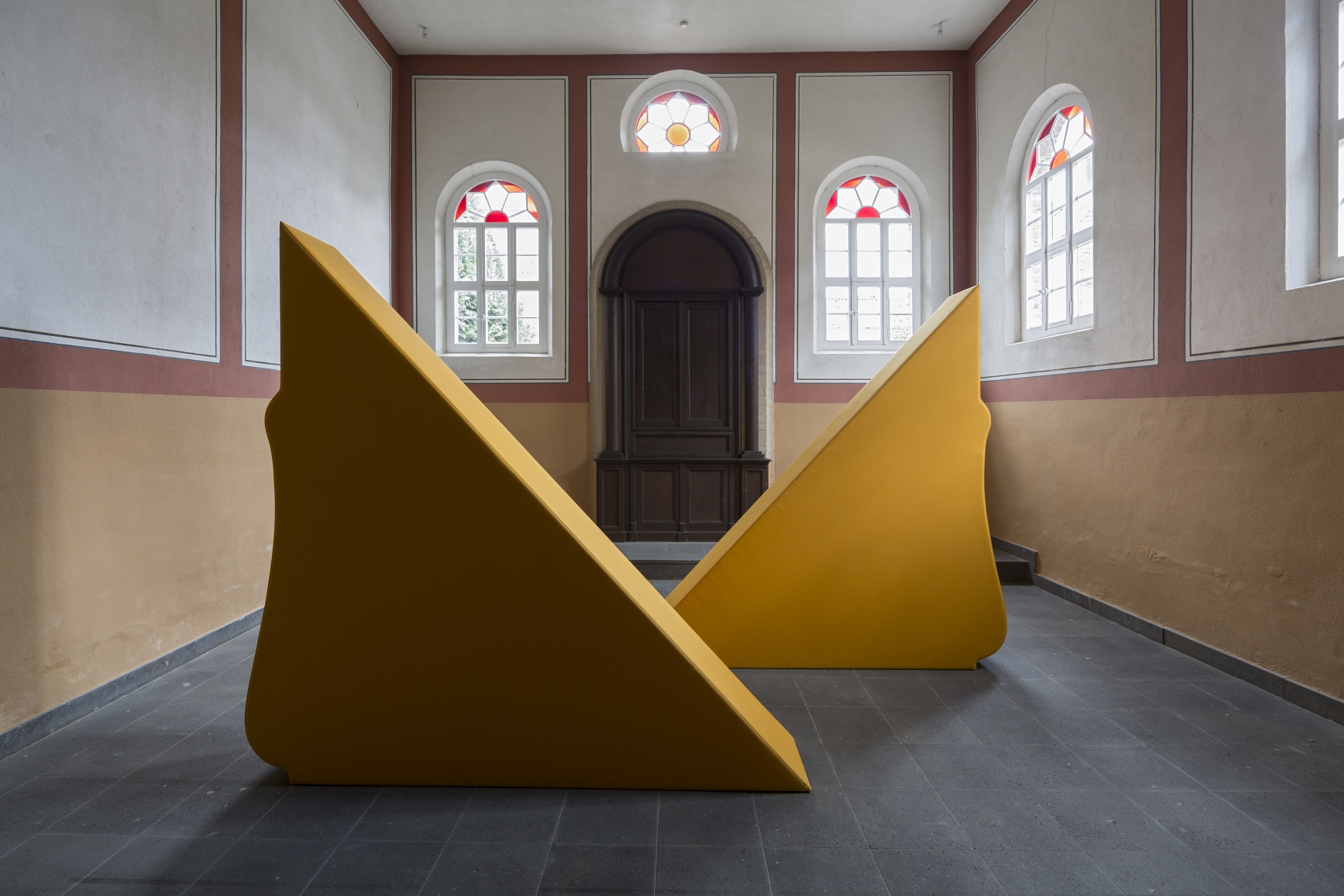 Zwei Körperformen GELB, Synagogue Stommeln 