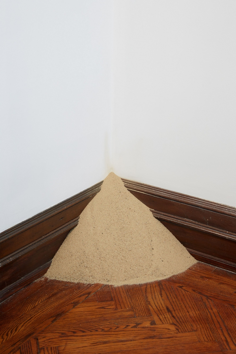 installation by matthias bitzer featuring a pile of sand