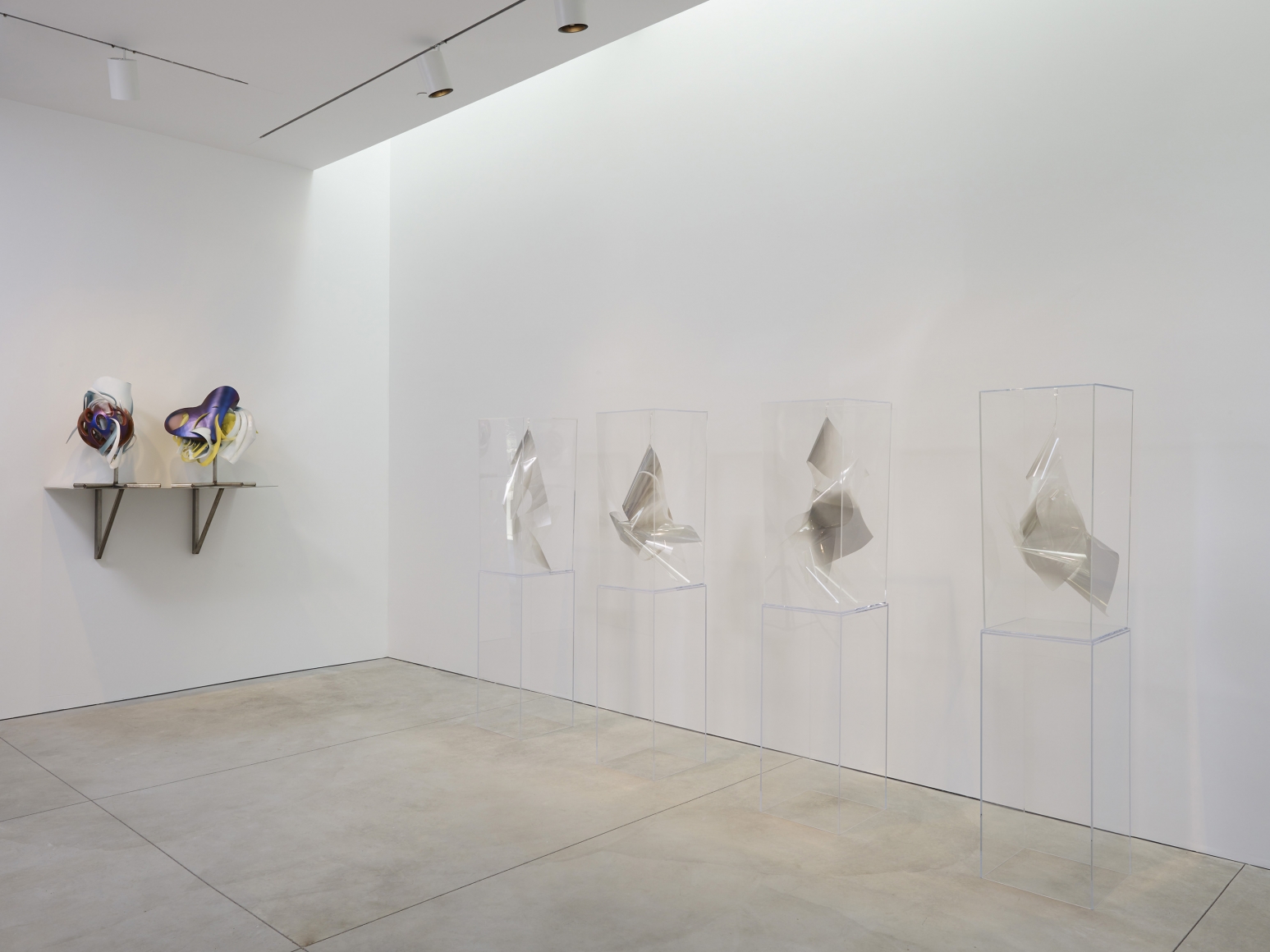 FRANK STELLA & LARRY BELL (Installation View)