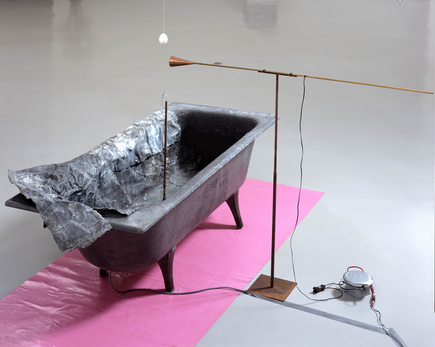 bathtub installation by pier paolo calzolari
