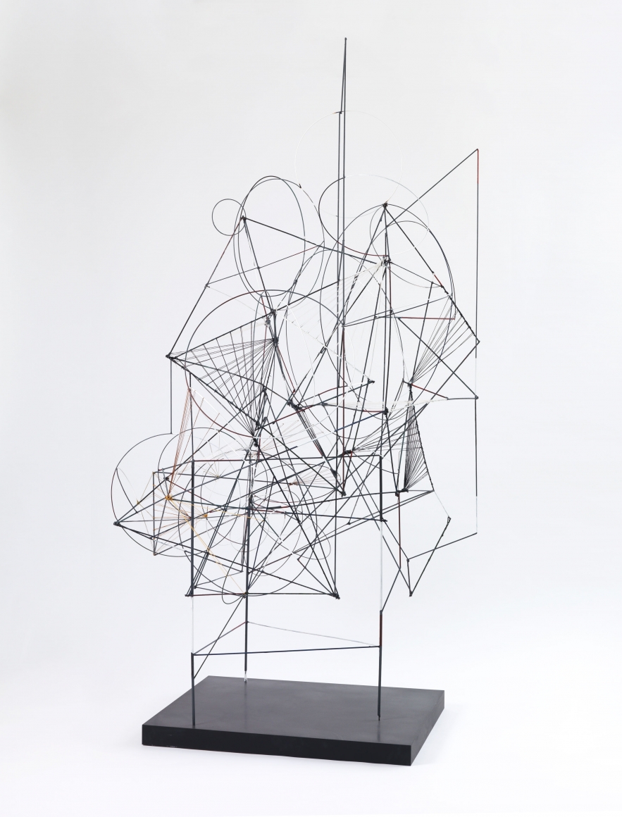 a wire sculpture by the contemporary artist Matthias Bitzer