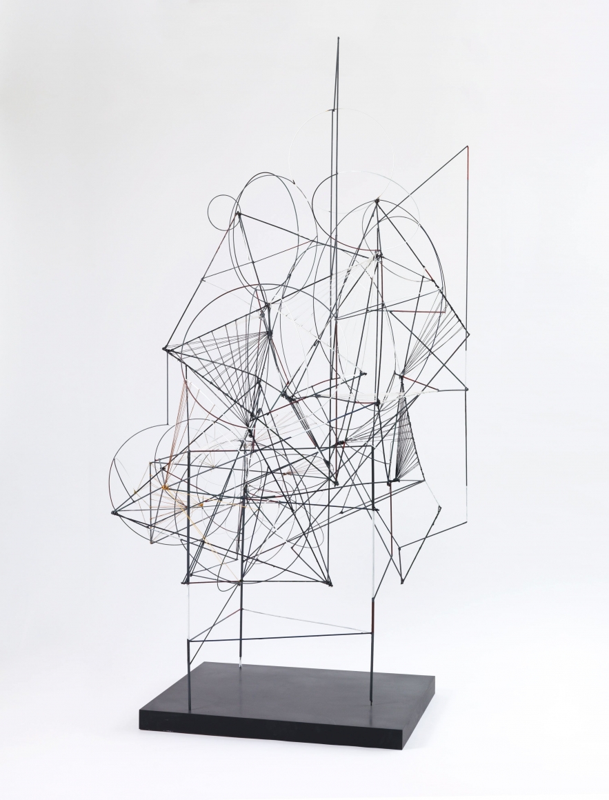 abstract wire sculpture by matthias bitzer