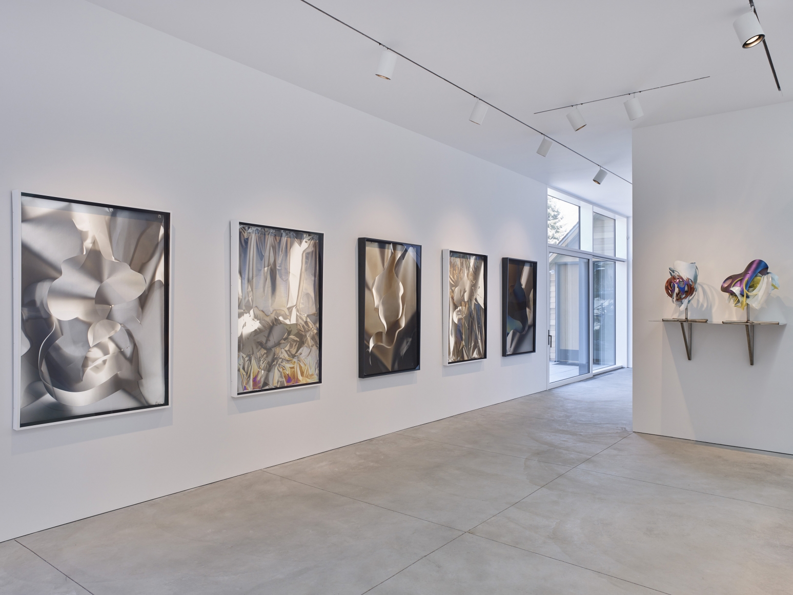 FRANK STELLA & LARRY BELL (Installation View)
