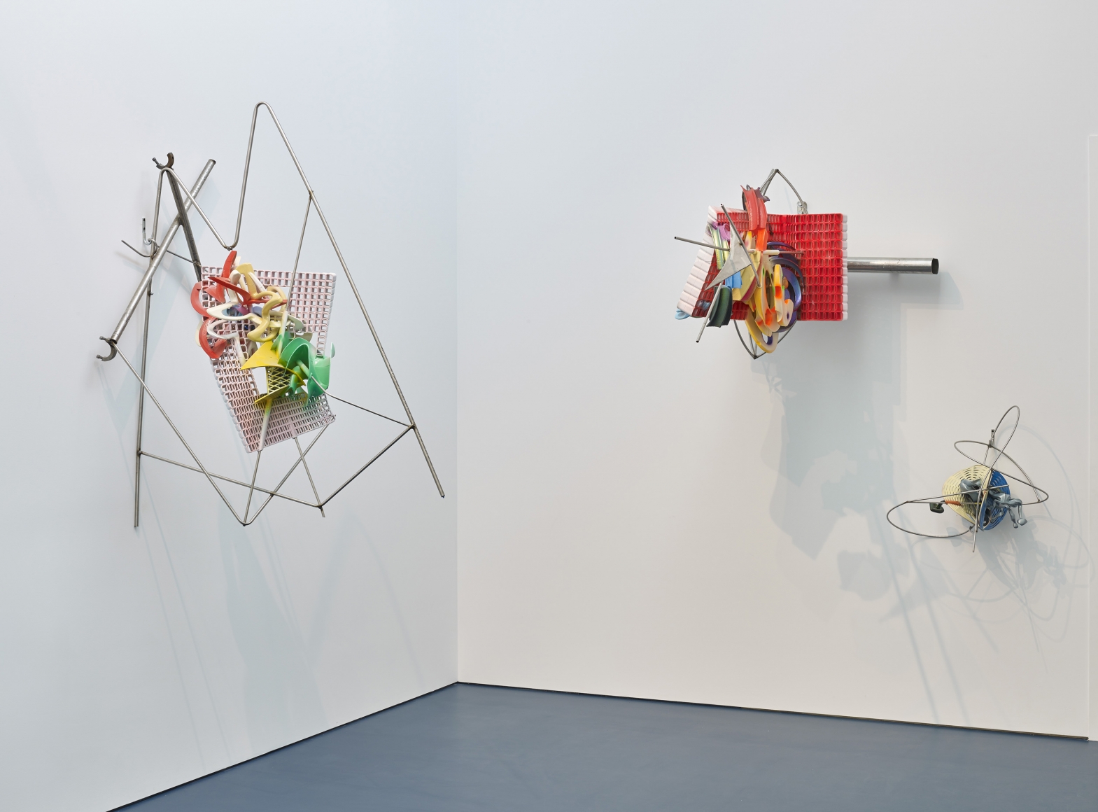 FRANK STELLA & LARRY BELL (Installation View)