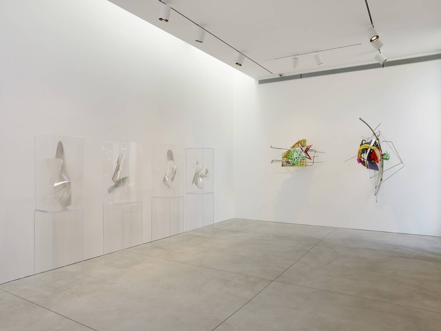 FRANK STELLA & LARRY BELL (Installation View)