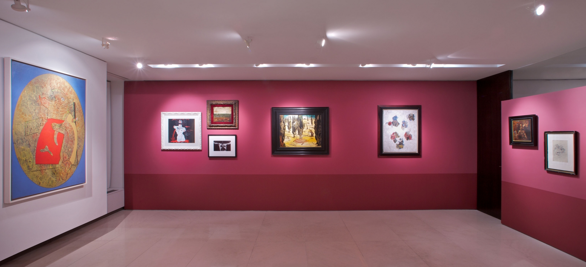 Installation view of Le Chant de La Grenouille: The Surrealists in Conversation. Photography by Karen Fuchs. ©Helly Nahmad Gallery NY.