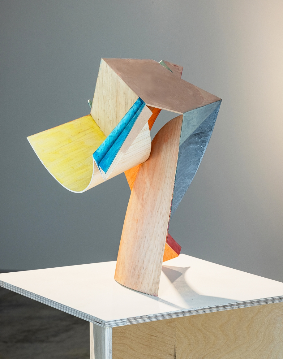 Koo Hyunmo. 꽃 Flower, 2021, Balsa, acrylic paint, 35(h) cm. Courtesy of the artist & PKM Gallery.