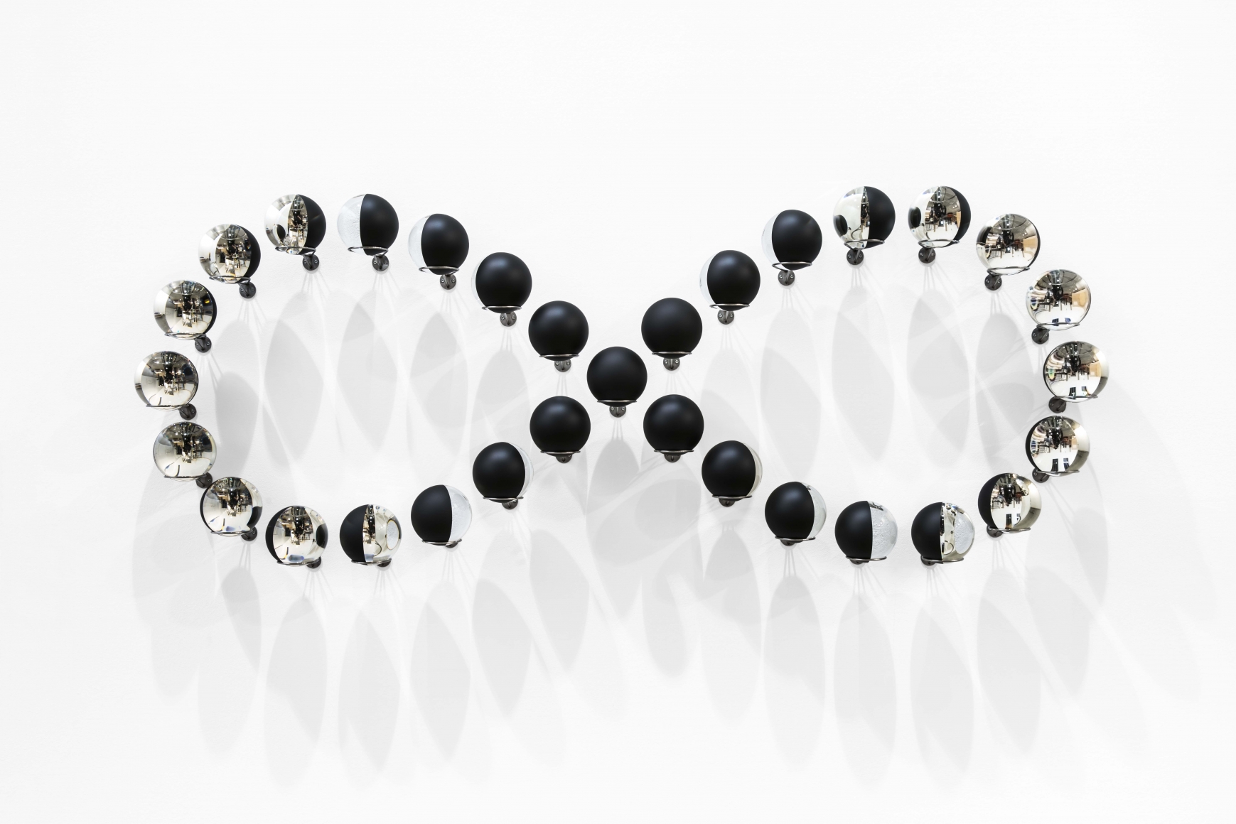 Olafur Eliasson. Infinite conversation (lunar infinity). 2017, 31 glass spheres, silver, stainless steel, paint ( black), 73 x 188.5 x 20.5 cm. Courtesy of the artist & PKM Gallery.