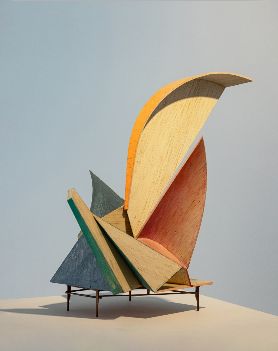 Koo Hyunmo. 꽃 Flower, 2021, Balsa, acrylic paint, 31(h) cm. Courtesy of the artist & PKM Gallery.