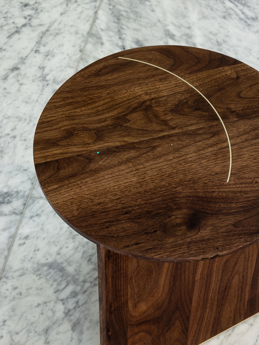 Koo Hyunmo. Table - 두 점에서 같은 거리의 집합 Table- meeting at the same distince from two points, 2021, Walnut tree, brass, 40 x 40 x 46.5 cm. Courtesy of the artist & PKM Gallery.