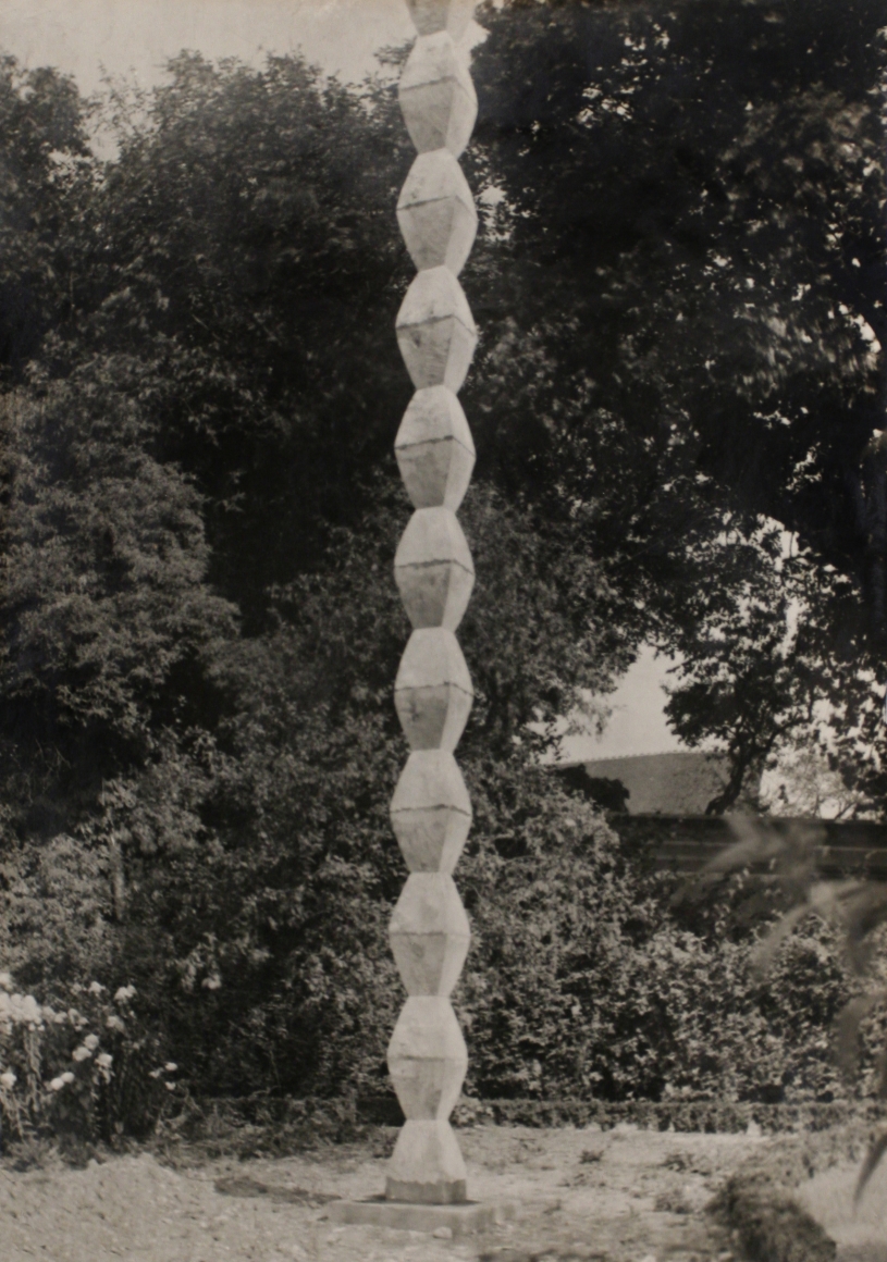 Constantin Brancusi, Endless Column (In Edward Steichen's Garden at Voulangis), 1932