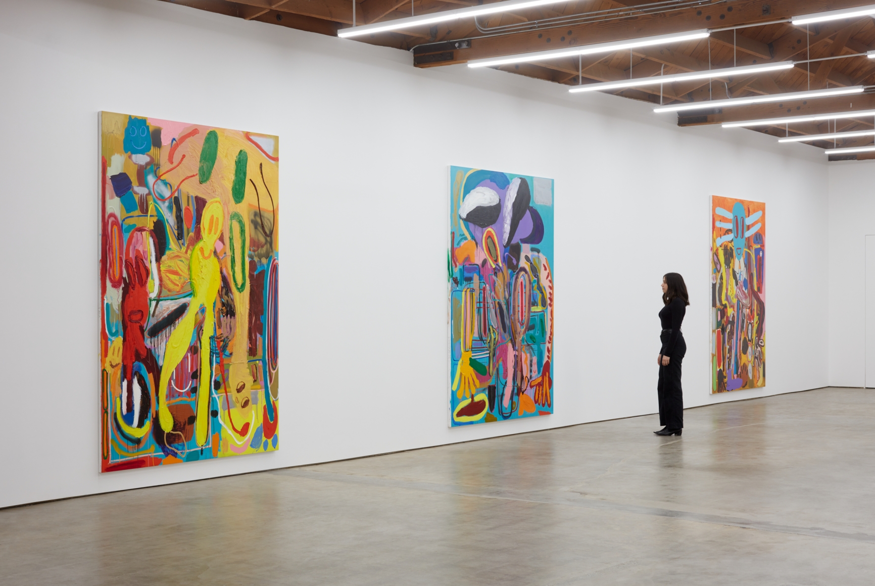 Installation View of "Abstraktes Bild Nr. 4710d", " Wer hat Dr. Pfeffer erfunden?,", and "Ernst Ludwig Kirchner Hinrichtung im Jahre 1999" with Woman standing next to it for scale