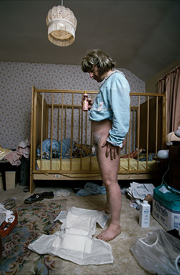 Polly Borland Julianne at home, 1994-1999 Archival pigment print 40 x 60 in 101.6 x 152.4 cm Edition of 3 plus 2 AP (POB99.036)