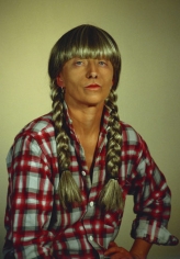 Untitled, 2000. Color photograph, image: 34 1/4 x 24 inches (86.9 x 60.9 cm); frame: 43 1/4 x 33 x 1 inches (109.8 x 83.8 x 2.5 cm). Edition of 6. MP 398