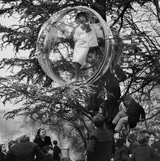 Melvin Sokolsky, School Sky Watch, Paris, 1963