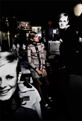 Melvin Sokolsky, Twiggy, Bar, New York 1967