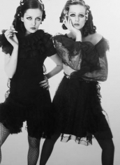 Bob Richardson, Donna Mitchell and Agnetta Darren, Paris, Vogue, March 1968