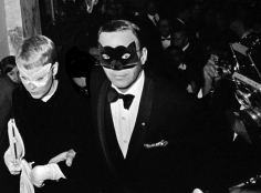 Harry Benson, Frank Sinatra and Mia Farrow at Truman Capote’s “Black and White” Ball at the Plaza Hotel, New York, 1966