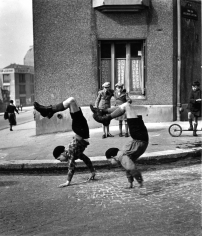 Robert Doisneau, Les Deux Frères (The Two Brothers), Paris, France, 1934