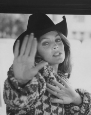 Ron Galella, Priscilla Presley, Wilshire Boulevard, Los Angeles, 1980
