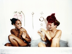 Ellen von Unwerth, Bathtub, Naomi Campbell and Kate Moss, VOGUE, 1996