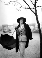 Norman Parkinson, Hyde Park Corner, Wenda Parkinson in a Hardy Amies Suit near Rotten Row, VOGUE, 1951