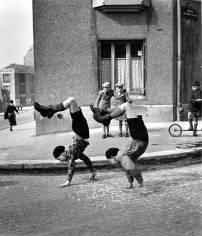 Robert Doisneau, Les Deux Frères (The Two Brothers), Paris, France, 1934