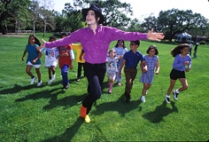 Henry Benson, Michael Jackson and Children, Neverland, California, 1993