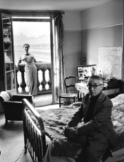 Robert Doisneau, Foujita au Palais Royal, 1955