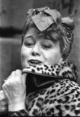 Francis Apesteguy, Shelley Winters during the filming of Roman Polanski’s “Le Locataire”, Paris, 1976