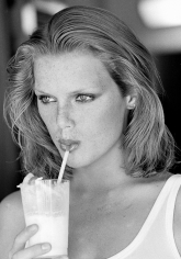 Arthur Elgort, Patti Hansen Sipping from a Straw, VOGUE, 1975