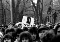 Harry Benson, Central Park Memorial for John Lennon, 1980