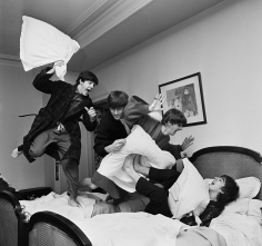 Harry Benson, The Beatles: Pillow Fight, Paris, 1964