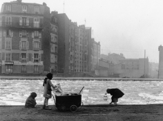Robert Doisneau, Les Glaneurs de charbon (The Coal-Pickers), Aubervilliers, France, 1947