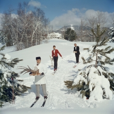 Slim Aarons, Skiing Waiters, Stowe, Vermont, 1962