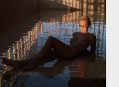 Mona Kuhn: Acido Dorado