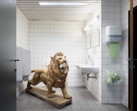Housebroken. Installation view, 2019. Kunsthal Gent. Photo: Michiel De Cleene.